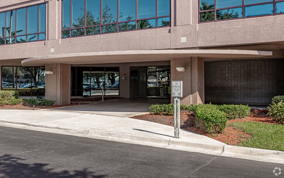 More Photos Of 6303 Waterford District Dr, Miami Office For Lease