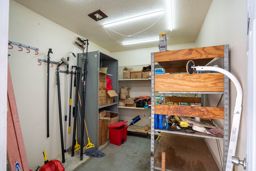 More Photos Of 3340 E Pleasant Valley Blvd, Altoona Freestanding For Sale