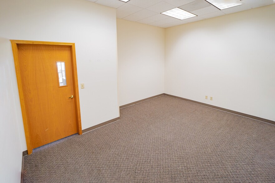 More Photos Of 1730 E Republic Rd, Springfield Unknown For Lease