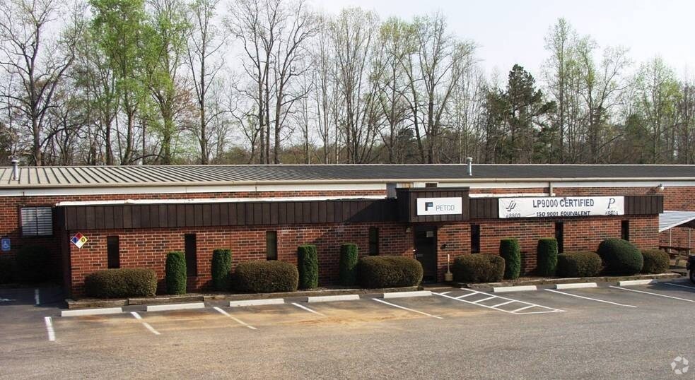 More Photos Of 2066 Industrial Dr, Newton Warehouse For Sale
