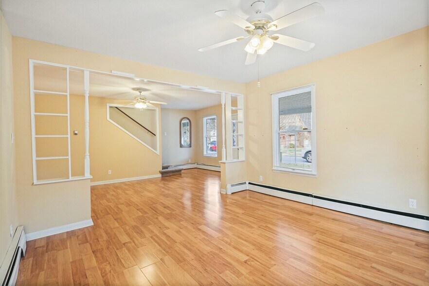 More Photos Of 122 E Main St, Stevensville Office For Sale