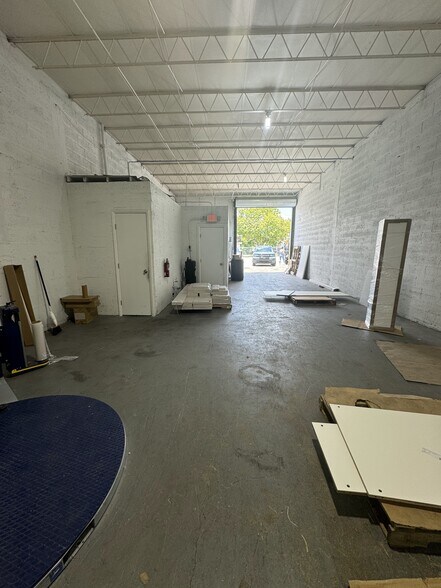 More Photos Of 230-226 W 24th St, Hialeah Warehouse For Lease