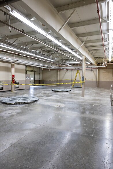 More Photos Of 246 E 4th St, Ashland Light Distribution For Sale