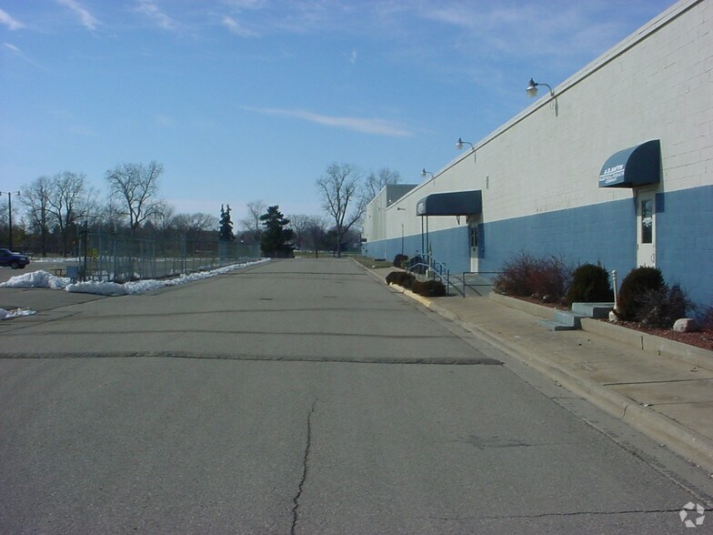 More Photos Of 200 Universal Dr, Owosso Manufacturing For Lease