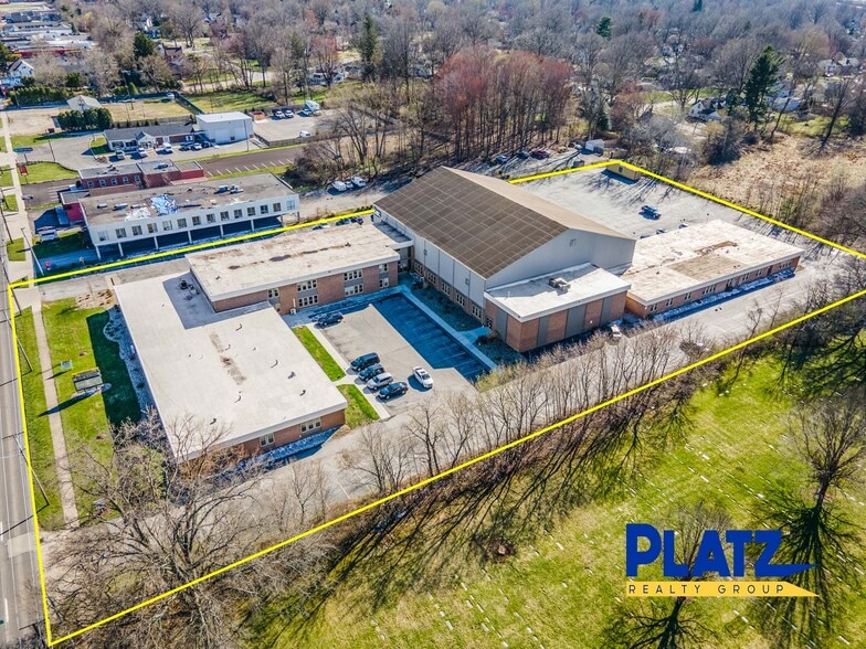 More Photos Of 5500 Market St, Youngstown Office For Sale