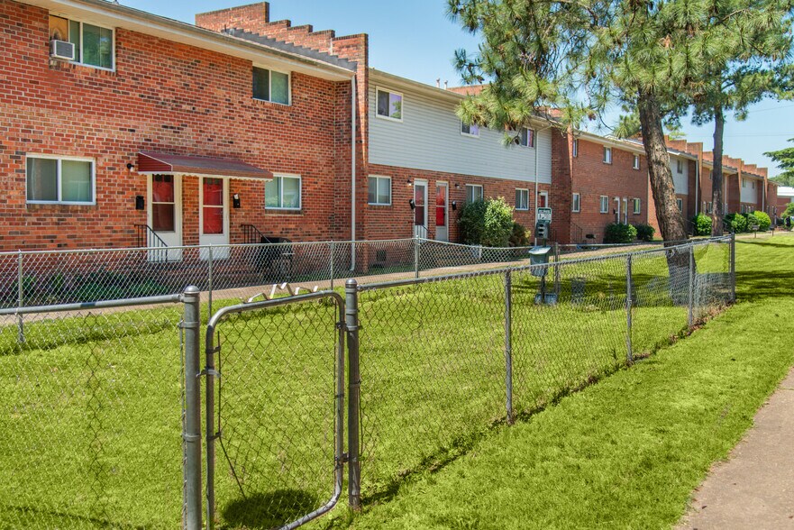More Photos Of 1625 W Pembroke Ave, Hampton Apartments For Sale