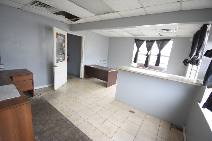 More Photos Of 621 W Main St, La Porte Warehouse For Lease