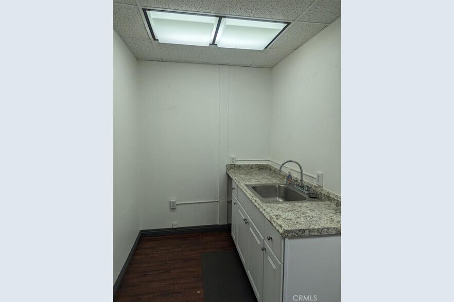 More Photos Of 2651 W Woodland Dr, Anaheim Manufacturing For Lease