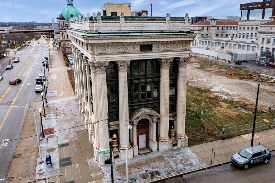 More Photos Of 115 W 4th St, Dayton Office For Sale