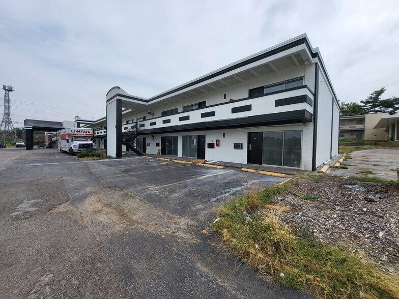 More Photos Of 7350 N Hanley Rd, Hazelwood Hotel For Sale