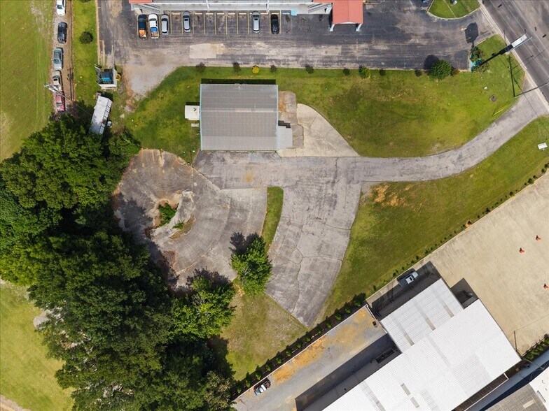 More Photos Of 2441 Moody Pky, Moody Freestanding For Sale