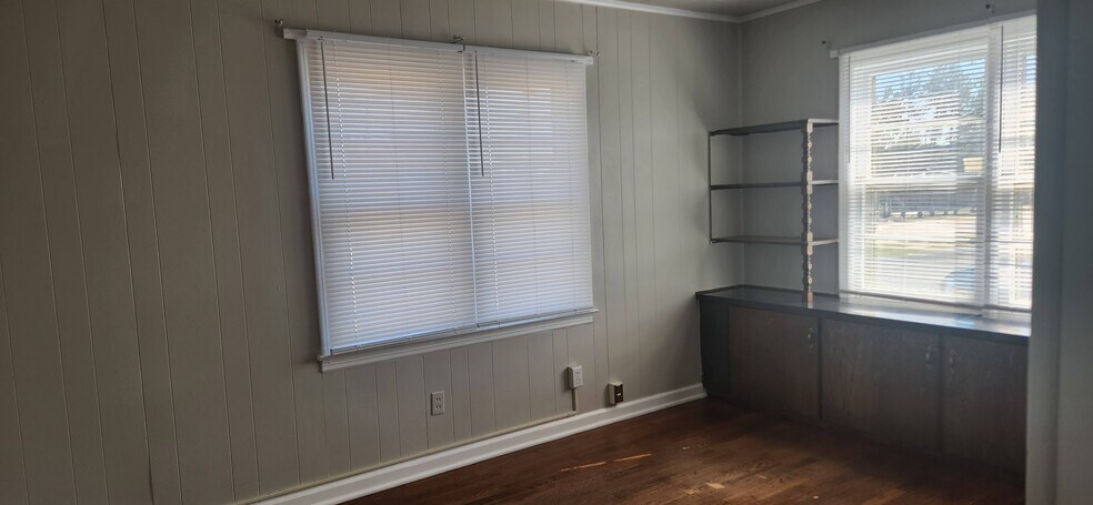 More Photos Of 920 N Main St, Stillwater Flex For Lease