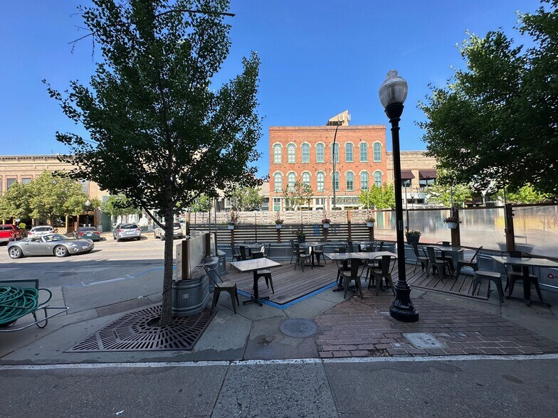 More Photos Of 724 S Massachusetts St, Lawrence Storefront Retail Residential For Lease