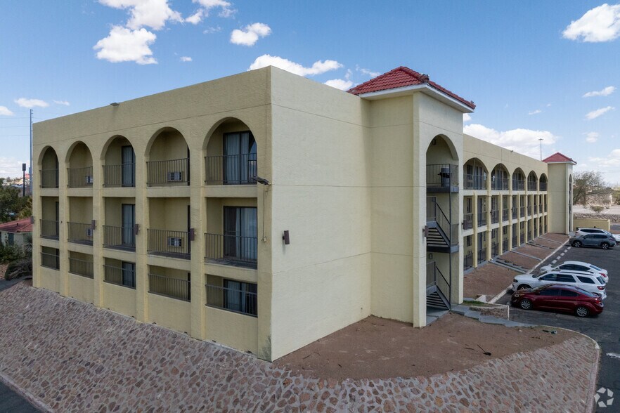 More Photos Of 900 N Yarbrough Dr, El Paso Hotel For Sale