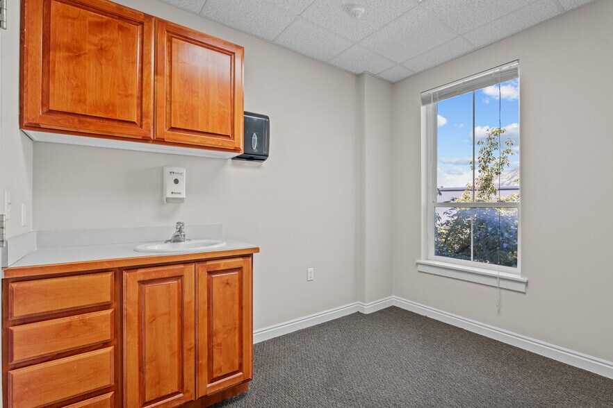 More Photos Of 411-423 N Orem Blvd, Orem Medical For Lease