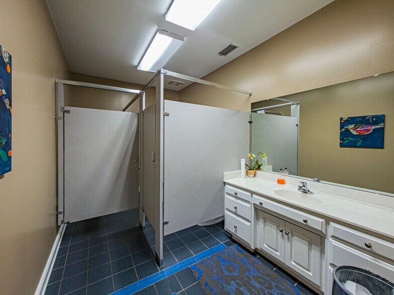 More Photos Of 1108 Gornto Rd, Valdosta Office For Sale