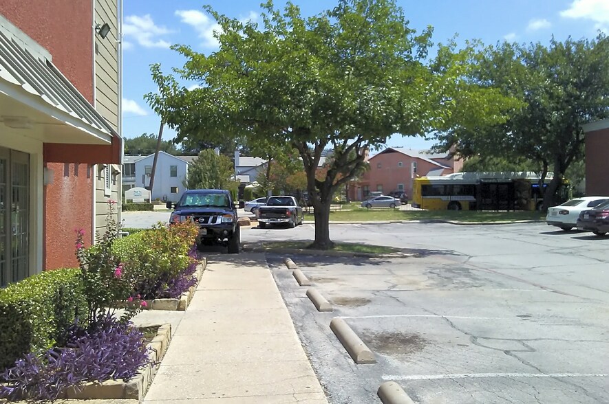 More Photos Of 11457 Dennis Rd, Dallas Apartments For Lease