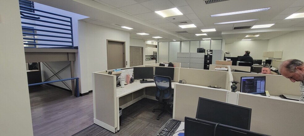 More Photos Of 95-30 225th St, Queens Village Light Manufacturing For Lease