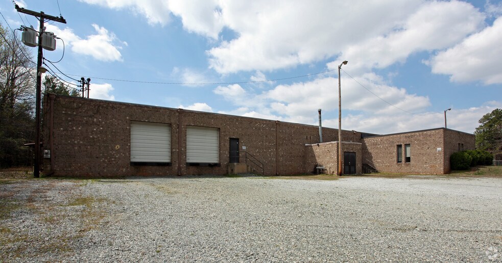 More Photos Of 400 Mandustry St, High Point Warehouse For Lease