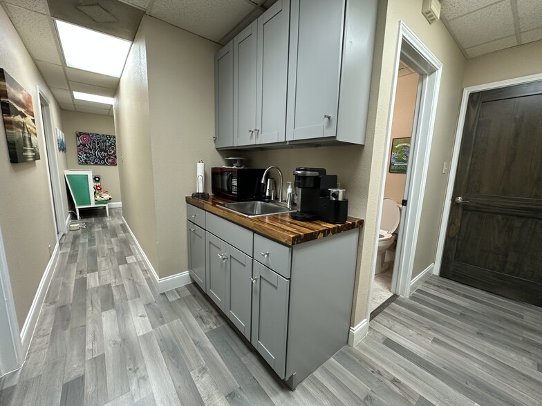 More Photos Of 12343 Hymeadow Dr, Austin Office Residential For Sale