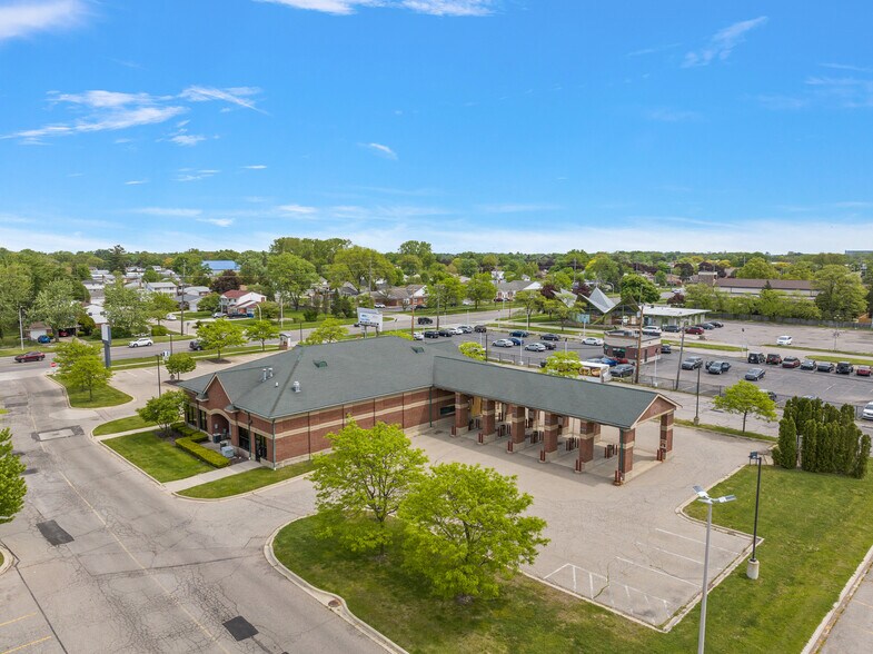 More Photos Of 28200-28250 Dequindre Rd, Warren Supermarket For Sale