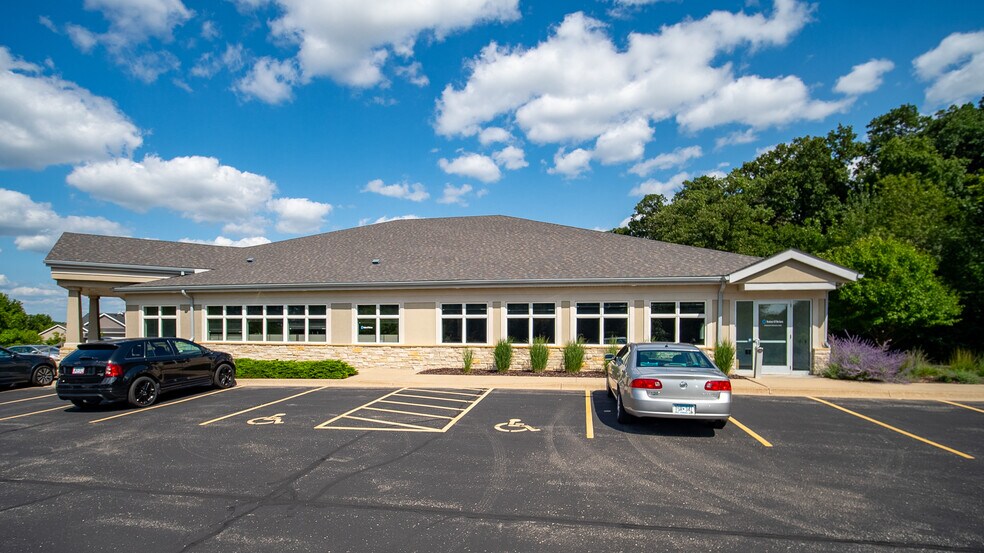 More Photos Of 3420 Lakeridge Pl NW, Rochester Office For Lease