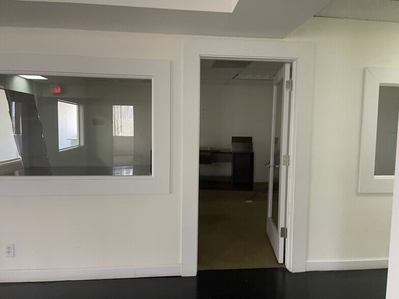 More Photos Of 18305 Biscayne Blvd, Aventura Office For Lease