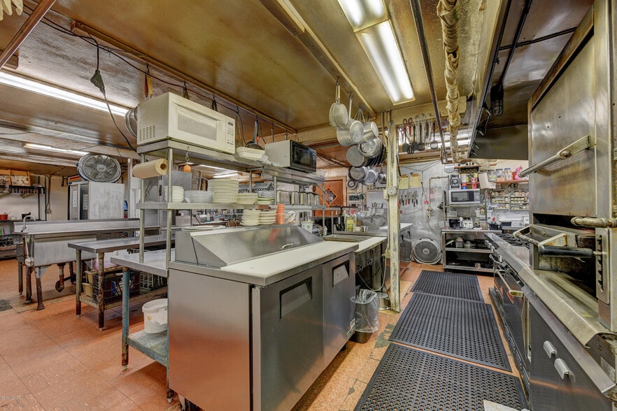 More Photos Of 650 N Main St, Sheffield Restaurant For Sale