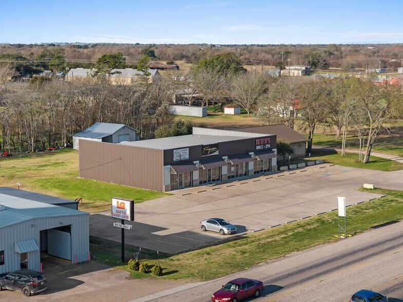 More Photos Of 1417 W State Highway 71, La Grange General Retail For Lease
