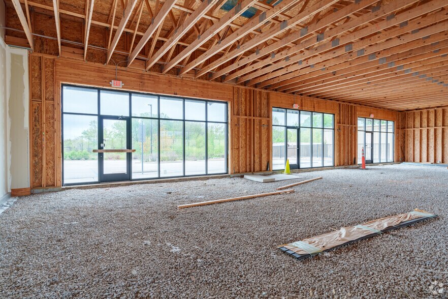 More Photos Of 1560 Veterans Memorial Pkwy, Saint Charles Unknown For Lease