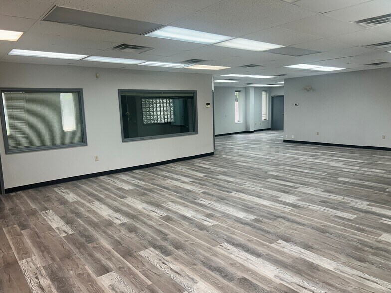 More Photos Of 121 Harris St, Madison Office For Sale