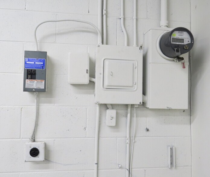 More Photos Of 709 N Alexandria Ave, Los Angeles Auto Repair For Lease