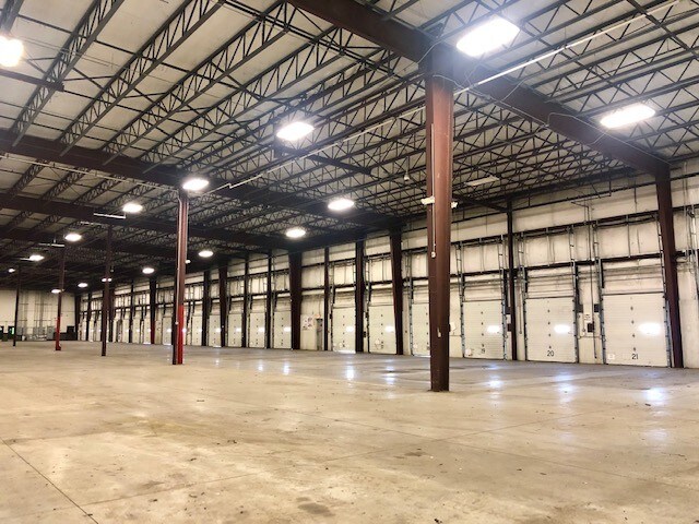 More Photos Of 14831 Foundation Ave, Evansville Distribution For Lease