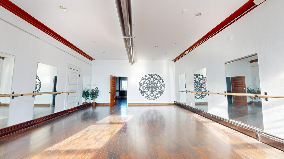 More Photos Of 42 W Main St, Riverhead Storefront Retail Office For Lease