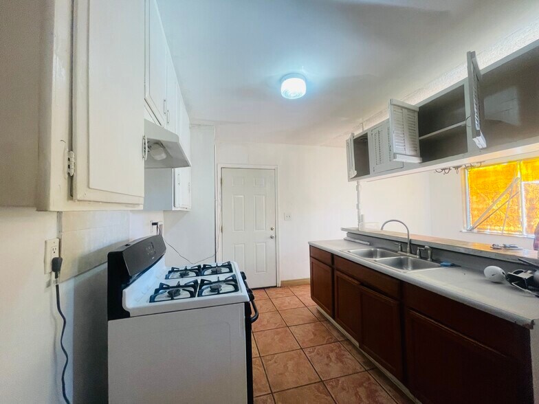 More Photos Of 5609-5613 E Beverly Blvd, East Los Angeles Storefront Retail Residential For Sale