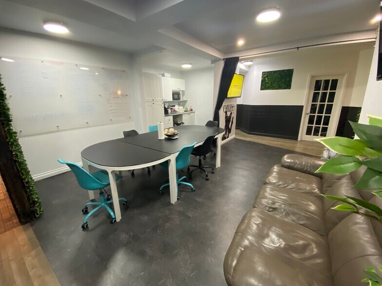 More Photos Of 106 Rue Saint-Louis, Longueuil General Retail For Sale