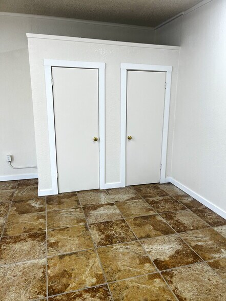 More Photos Of 1603 E Main St, Gatesville Office For Lease