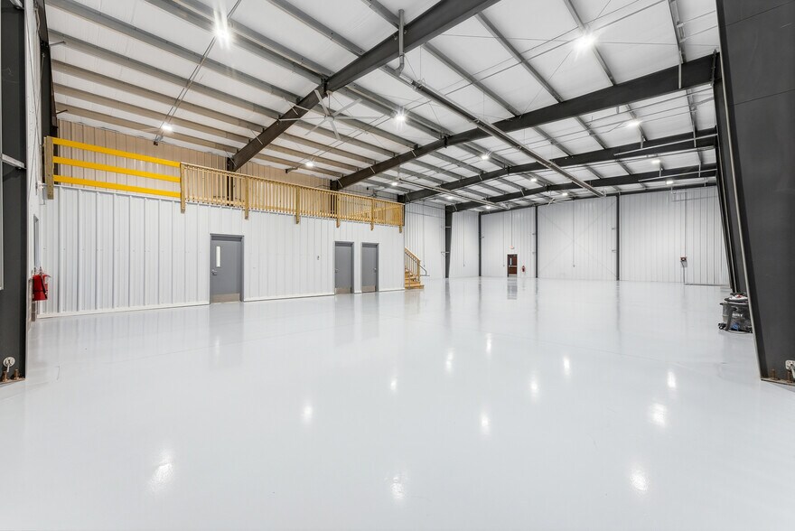 More Photos Of 1606 Glass Ave, Fairmont Industrial For Lease