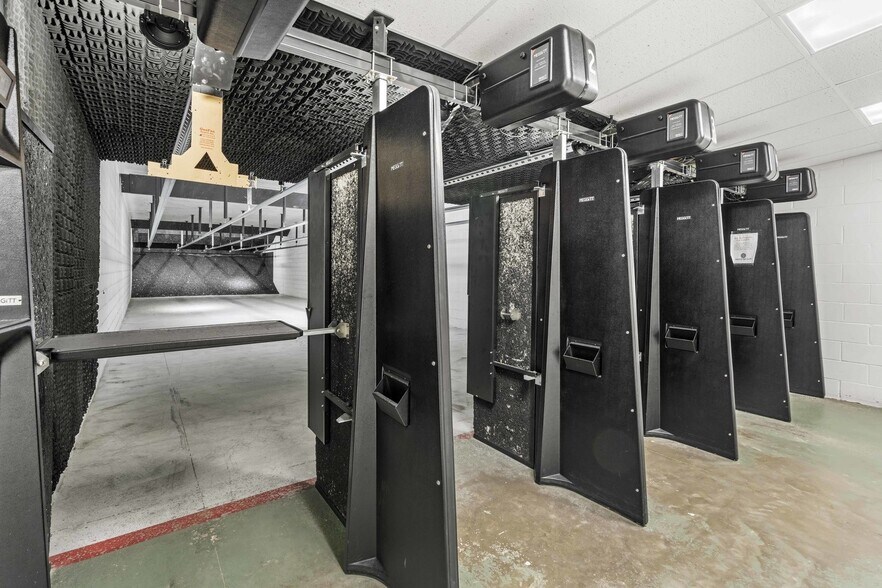 More Photos Of 110 Gladiolus St, Momence General Retail For Sale