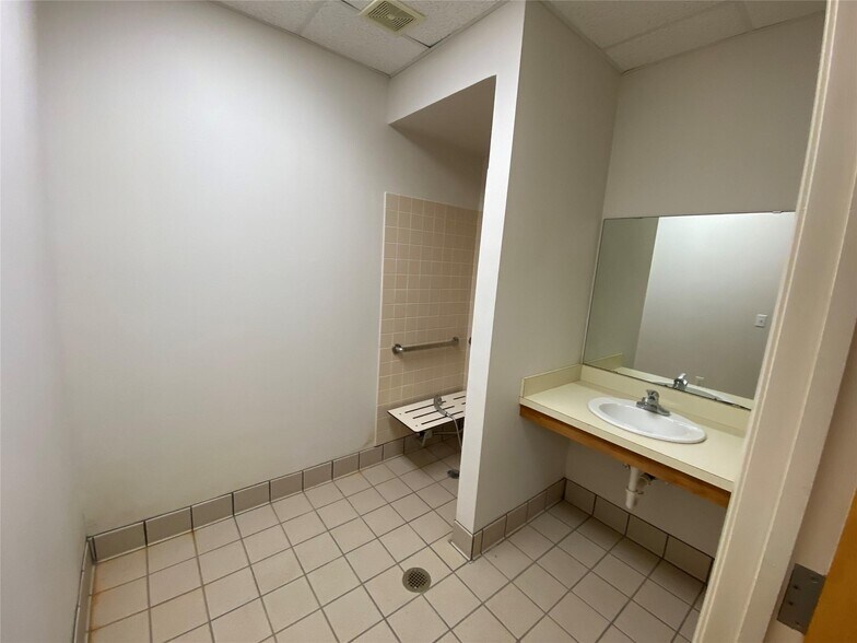 More Photos Of 2099 Highway 532, Dubberly Service Station For Sale