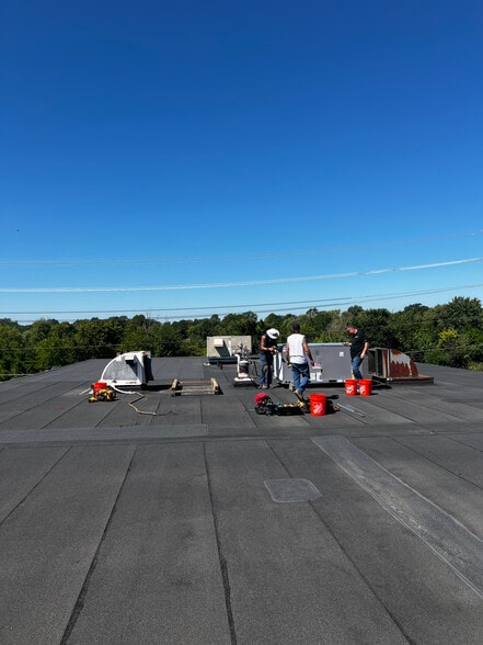 More Photos Of 115 N Prospect Ave, Itasca Showroom For Sale