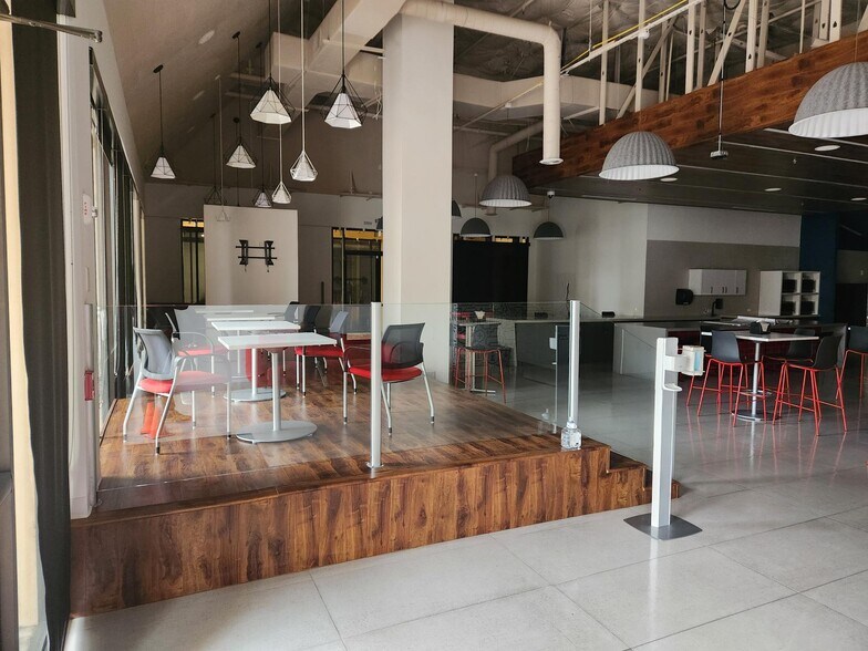 More Photos Of 2121 S Hiawassee Rd, Orlando Apartments For Lease