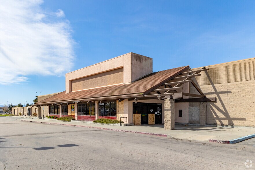 More Photos Of 1067 N Davis Rd, Salinas Garden Center For Lease