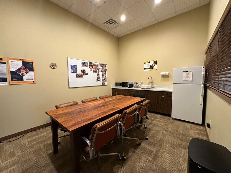 More Photos Of 250 E Court St, Iowa City Office For Sale