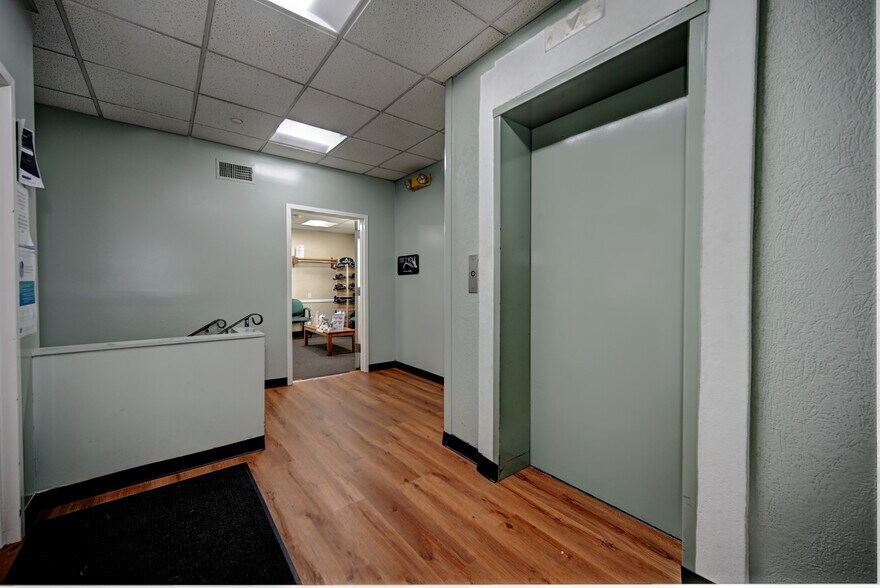 More Photos Of 350 Bloomfield Ave, Bloomfield Office For Sale