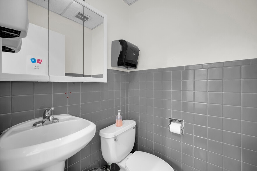 More Photos Of 3909 W Fullerton Ave, Chicago Medical For Sale
