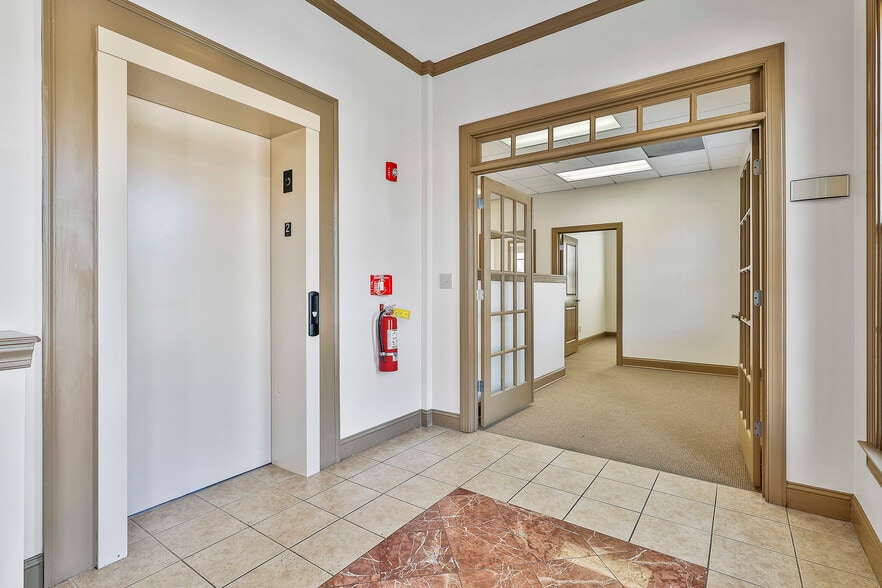 More Photos Of 75 Jackson St, Newnan Unknown For Lease