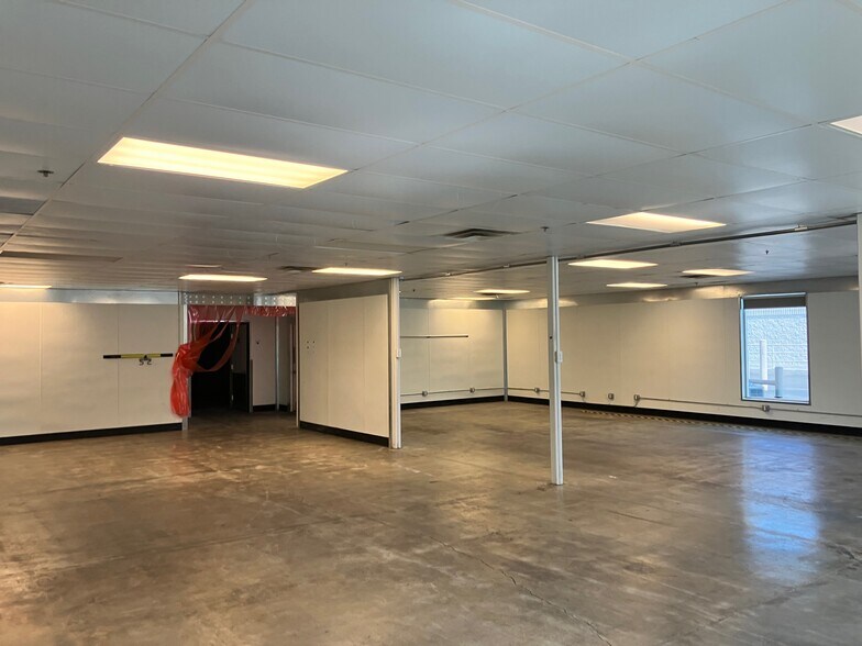 More Photos Of 5307 N Glenwood St, Garden City Warehouse For Lease