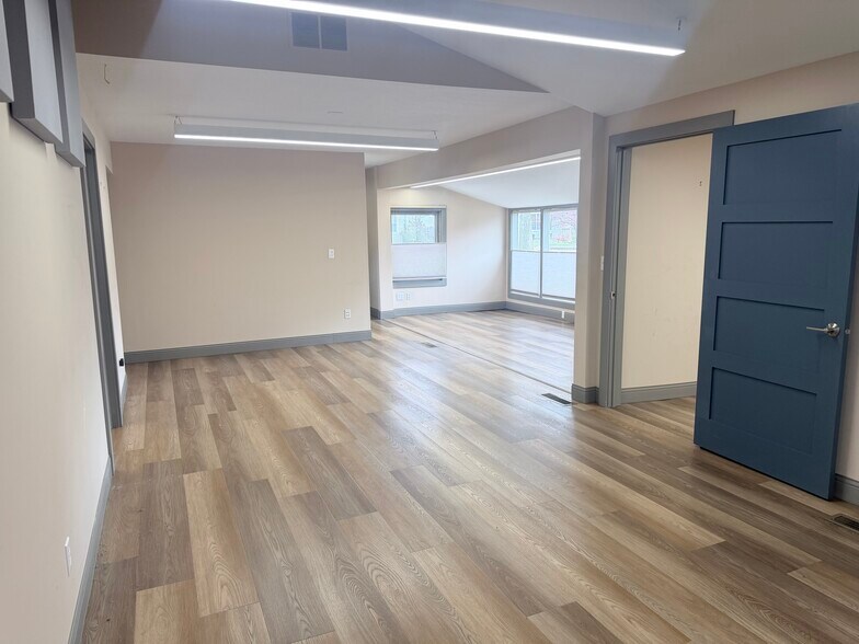 More Photos Of 700 N River Dr, Kankakee Office For Sale