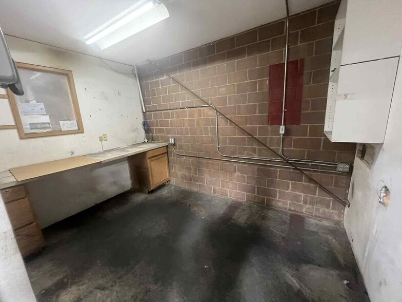 More Photos Of 1010 W Kershaw St, Ogden Manufacturing For Lease